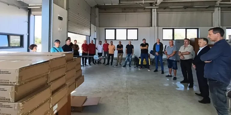 Maslinarima u Neumu stigla nova oprema: Pred berbu dobili 20 tresača