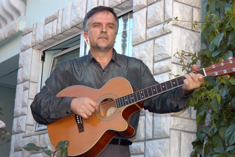 Preminuo Kristijan Božo Čarapina, osnivač Melodija Mostara i legenda hercegovačke muzičke scene