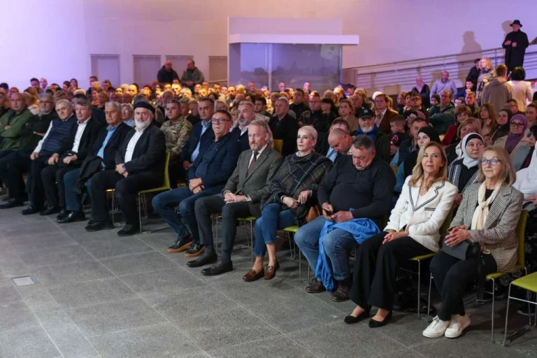 Sarajevo: Premijerno prikazan dokumentarni film „Alija – San o zemlji na razmeđu svjetova“
