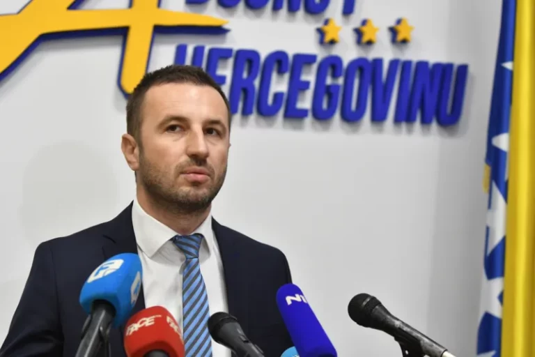 Efendić poručio: Sa strankama Trojke nećemo pregovarati o formiranju vlasti